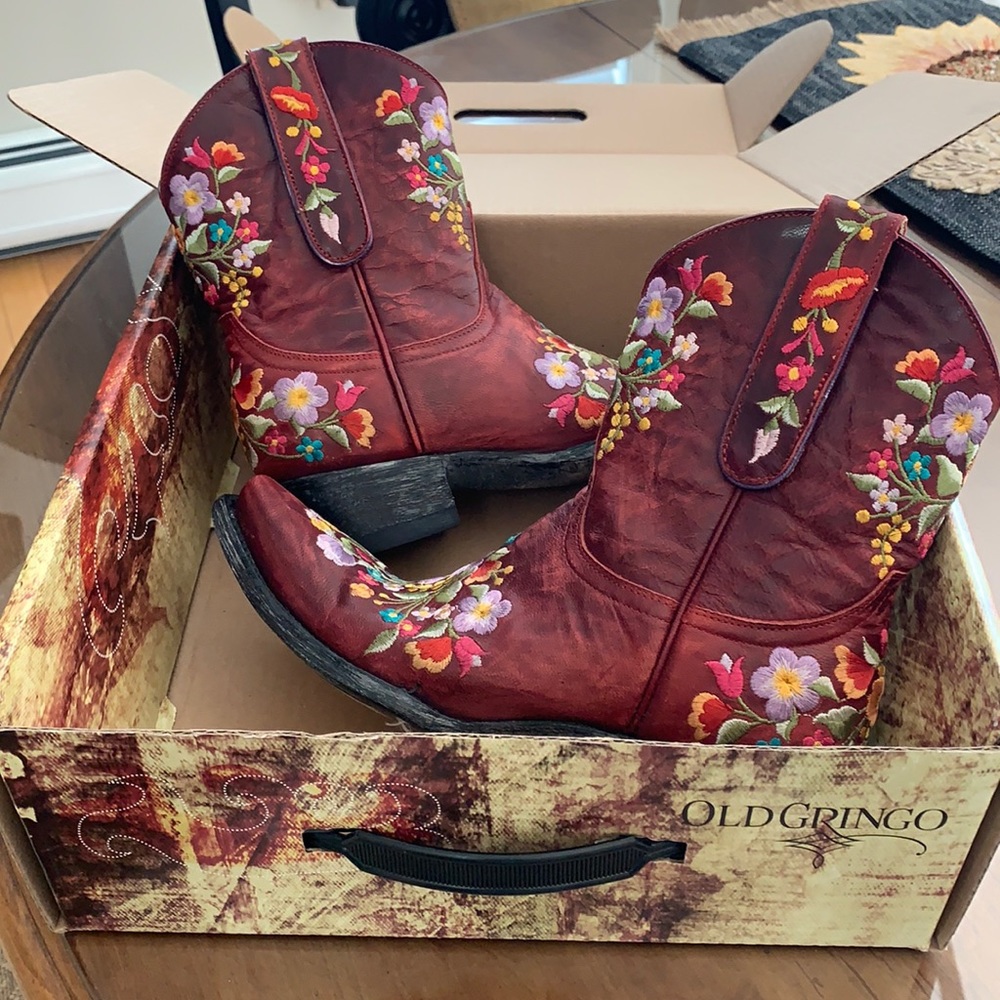 Size 6 Old Gringo Red Sora. Mint condition.  Worn twice. original box.